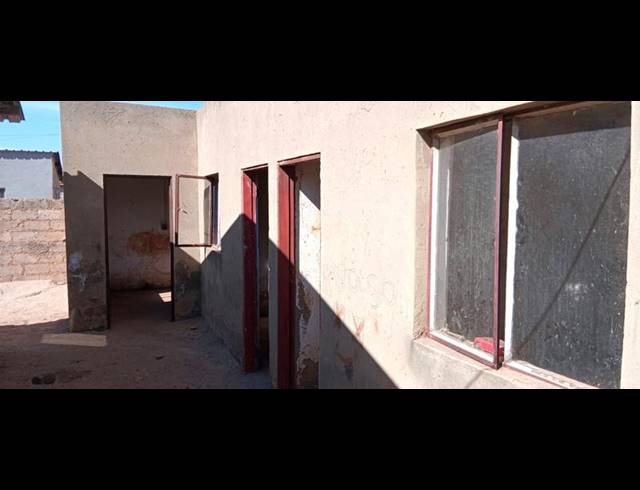 3 BEDROOM HOUSE FOR SALE IN TSHEPISONG